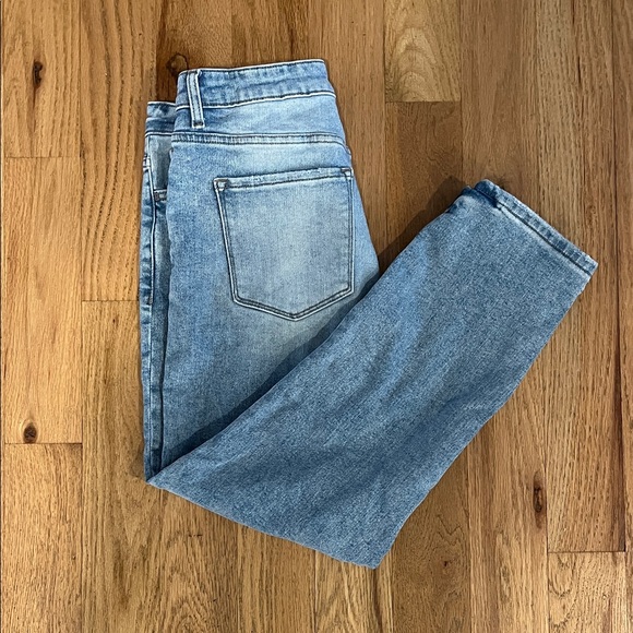 Stylish Women's Distressed Blue Jeans - Picture 4 of 4